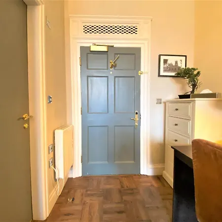 Apartment The Scott At Claremont Serviced