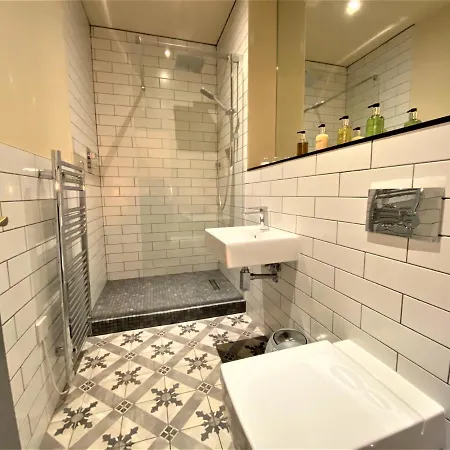 Apartment The Scott At Claremont Serviced *