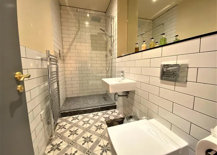 Apartment The Scott At Claremont Serviced *