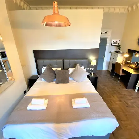 The Scott At Claremont Serviced Appartement *