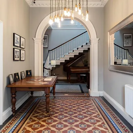 The Scott At Claremont Serviced Appartement *